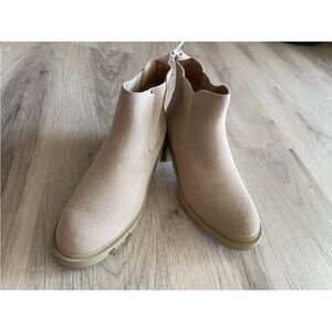 90’s style Chelsea Tan suede Heeled Boots with Elegant Design size 10 Decarszo
